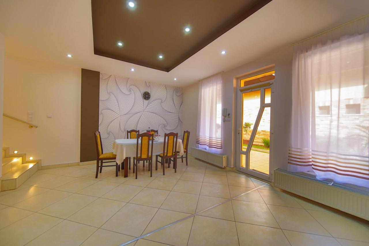 Kalvin Utcai Apartmanok Hajduszoboszlo Exterior photo