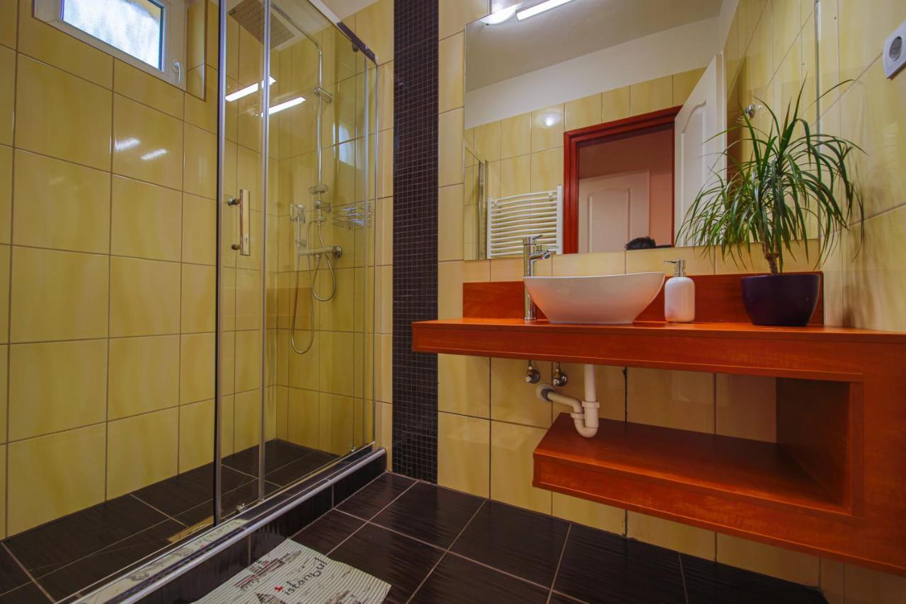 Kalvin Utcai Apartmanok Hajduszoboszlo Exterior photo